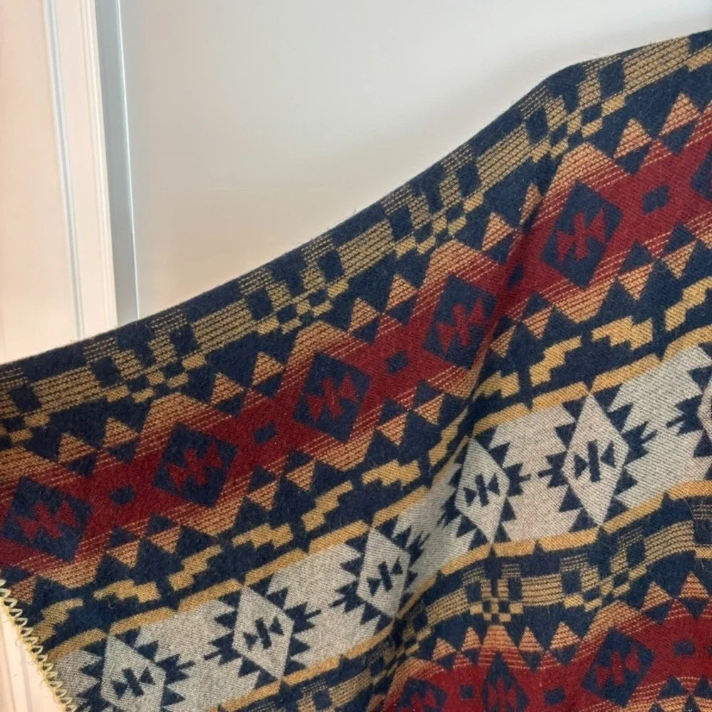 Forever 21 Womens Aztec Southwestern Wrap‎ Cape One Size Winter Fall Warm Boho